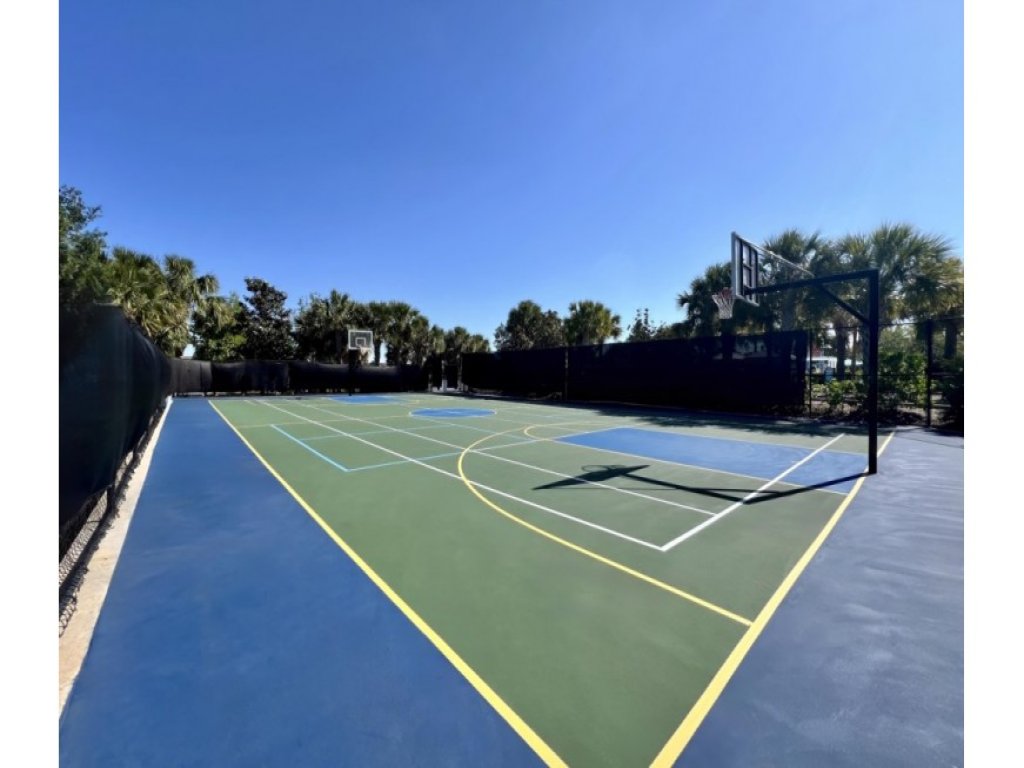Beautifully Updated Near All The Action! Gated Vacation Rental in Kissimmee - RedAwning