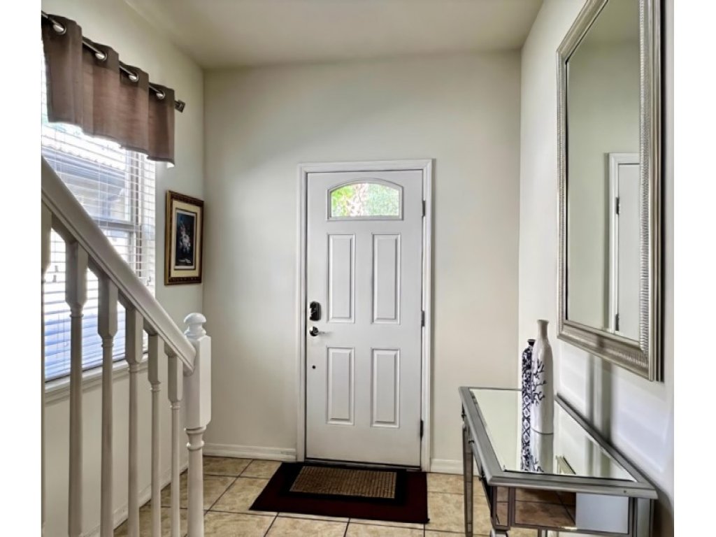 Beautifully Updated Near All The Action! Gated Vacation Rental in Kissimmee - RedAwning