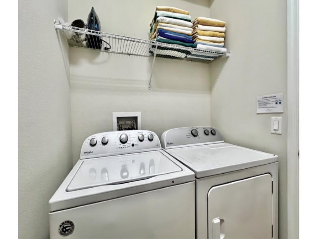 Beautifully Updated Near All The Action! Gated Vacation Rental in Kissimmee - RedAwning