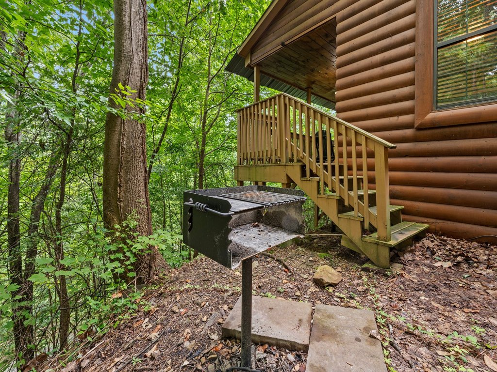 Sugar Bear Mountain Hideaway Vacation Rental in Pigeon Forge - RedAwning