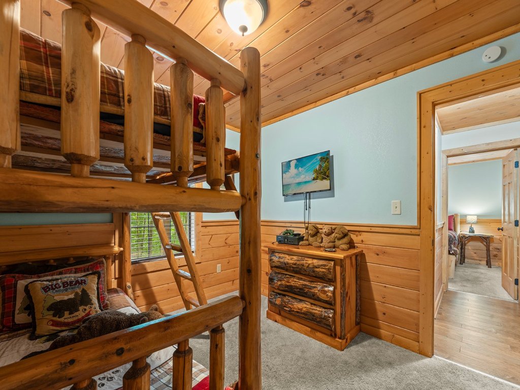 Sugar Bear Mountain Hideaway Vacation Rental in Pigeon Forge - RedAwning