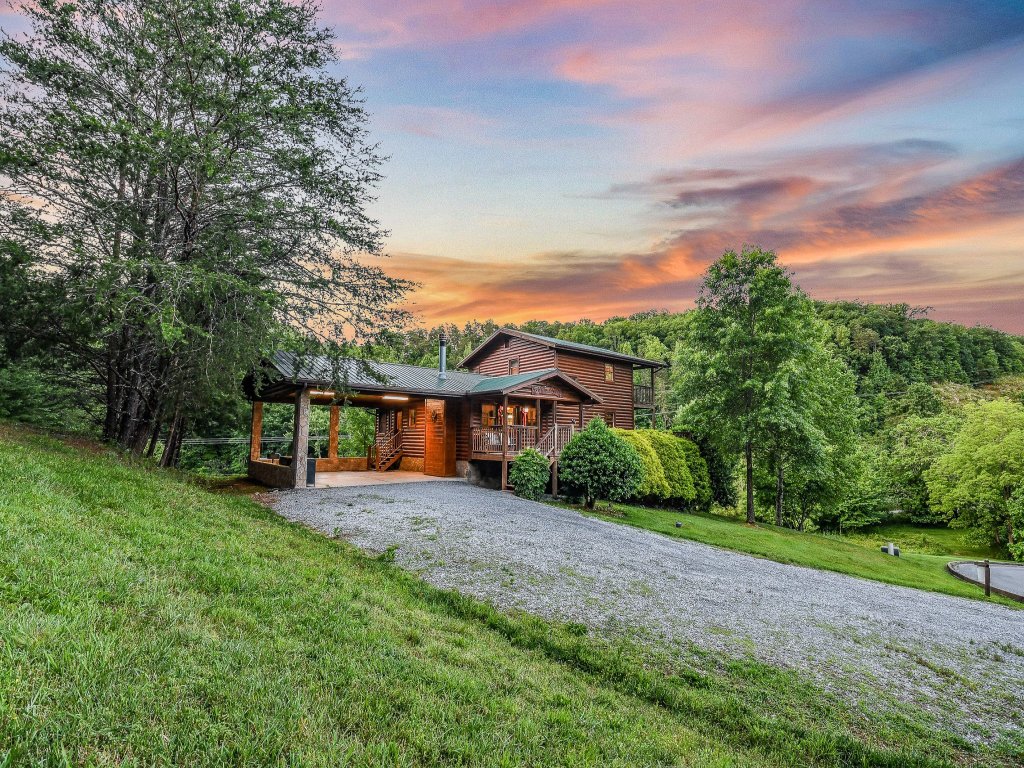 The Ranch Cabin on 6 Secluded Acres in the Great Smoky Mountains Vacation Rental in Sevierville - RedAwning