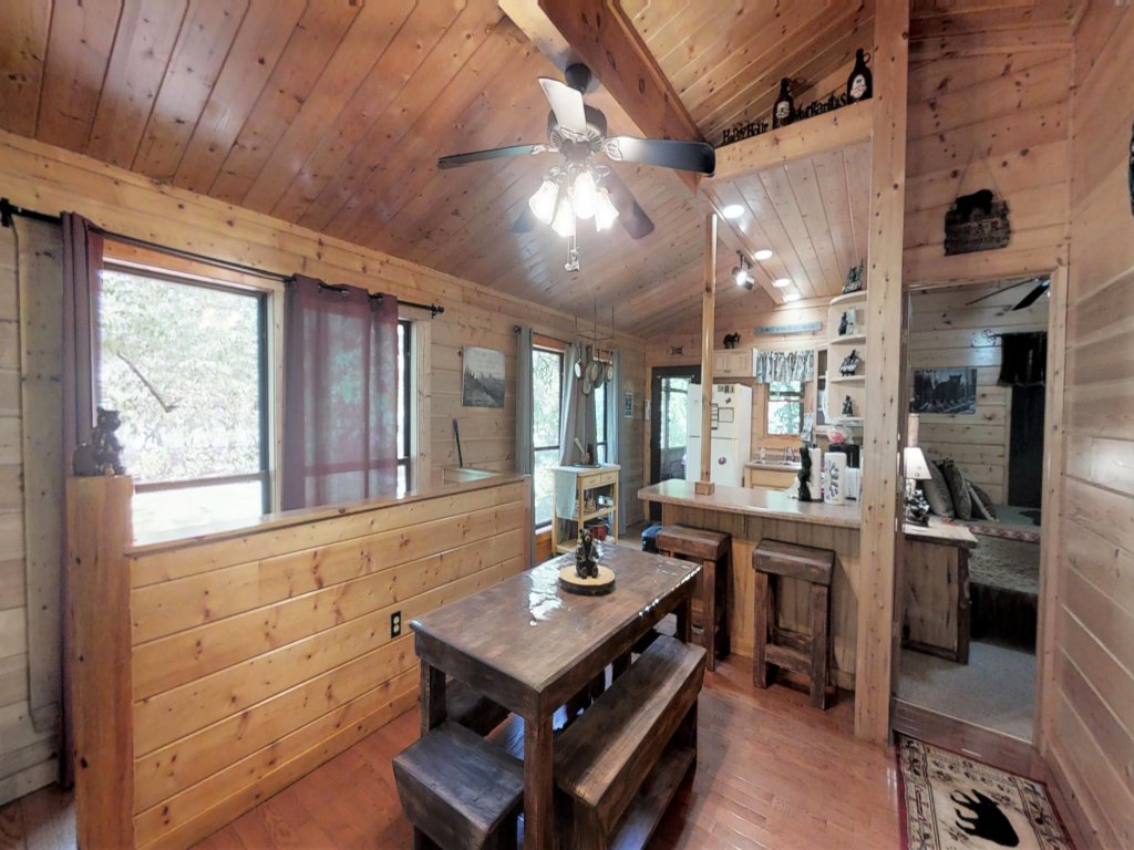 Creeksong Hollow Vacation Rental in Sevierville - RedAwning