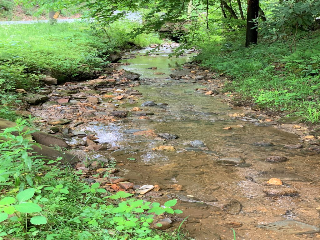 Creeksong Hollow Vacation Rental in Sevierville - RedAwning