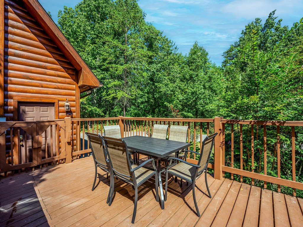 Steele Away Vacation Rental in Sevierville - RedAwning