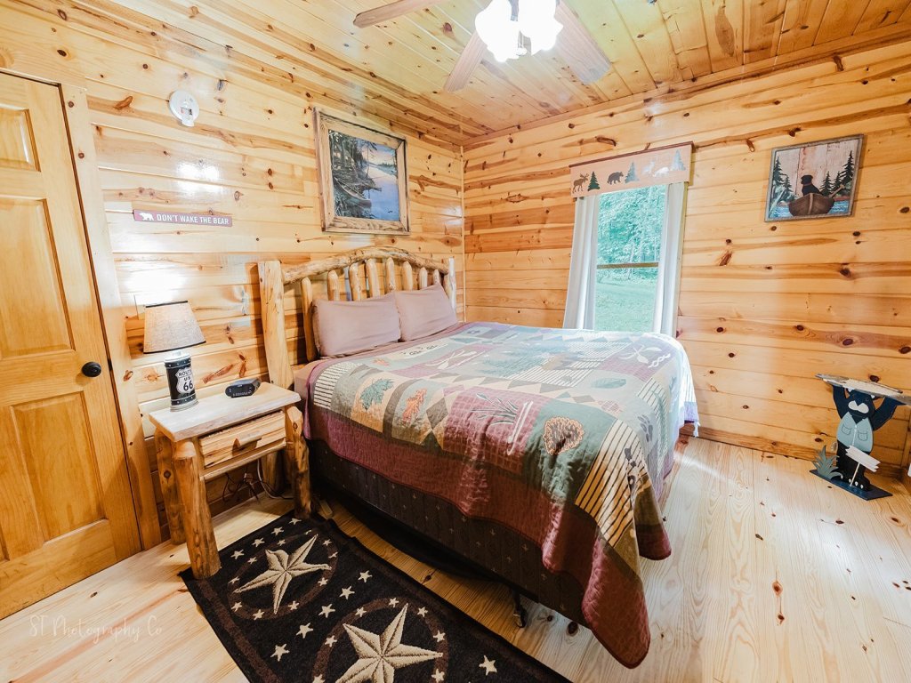 Little Sugar Camp Vacation Rental in Sevierville - RedAwning
