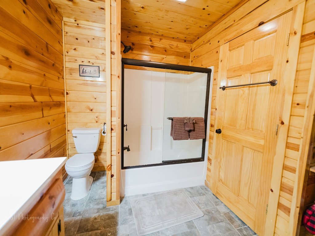 Little Sugar Camp Vacation Rental in Sevierville - RedAwning