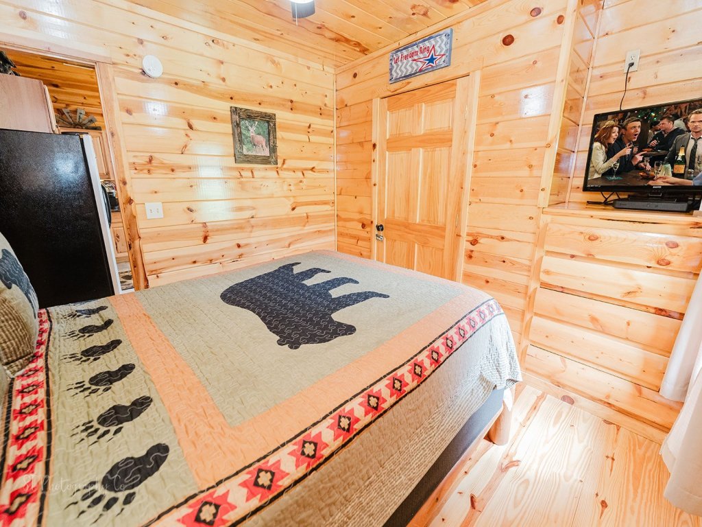 Little Sugar Camp Vacation Rental in Sevierville - RedAwning