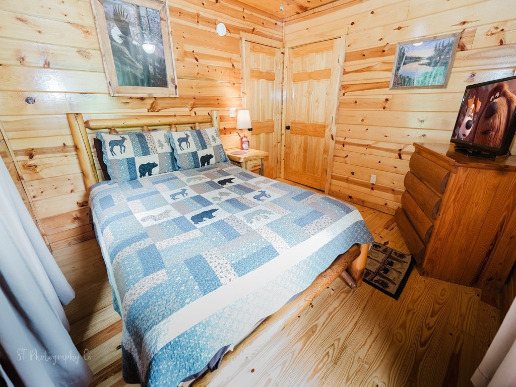 Little Sugar Camp Vacation Rental in Sevierville - RedAwning