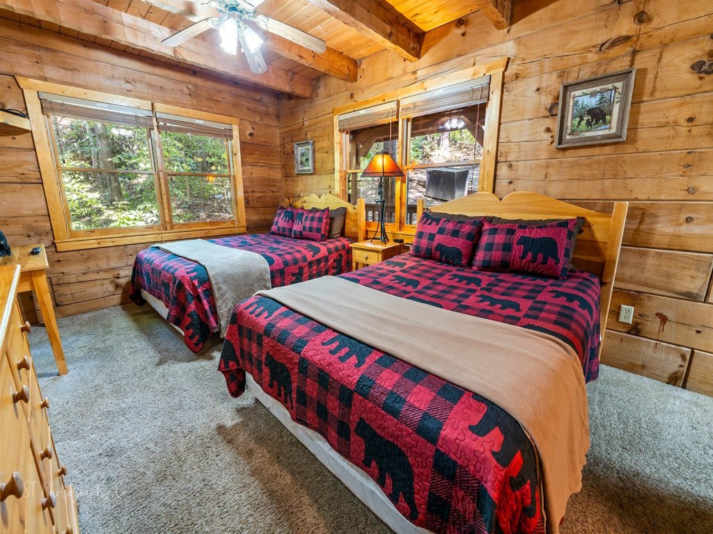 Smoky Mountain Lodge Vacation Rental in Sevierville - RedAwning