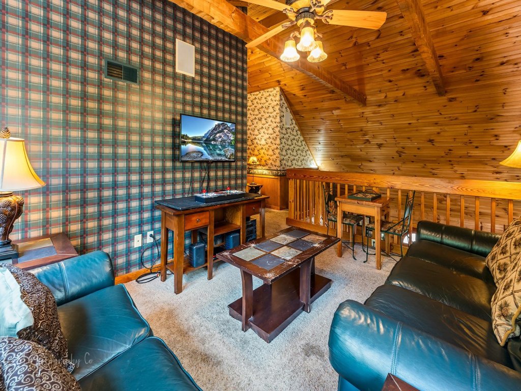 Smoky Mountain Lodge Vacation Rental in Sevierville - RedAwning