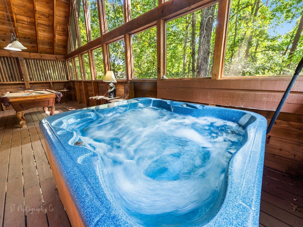 Smoky Mountain Lodge Vacation Rental in Sevierville - RedAwning