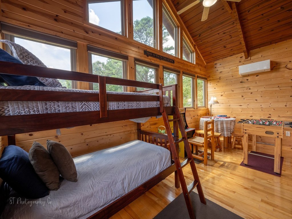 Hunter Jack's Vacation Rental in Sevierville - RedAwning