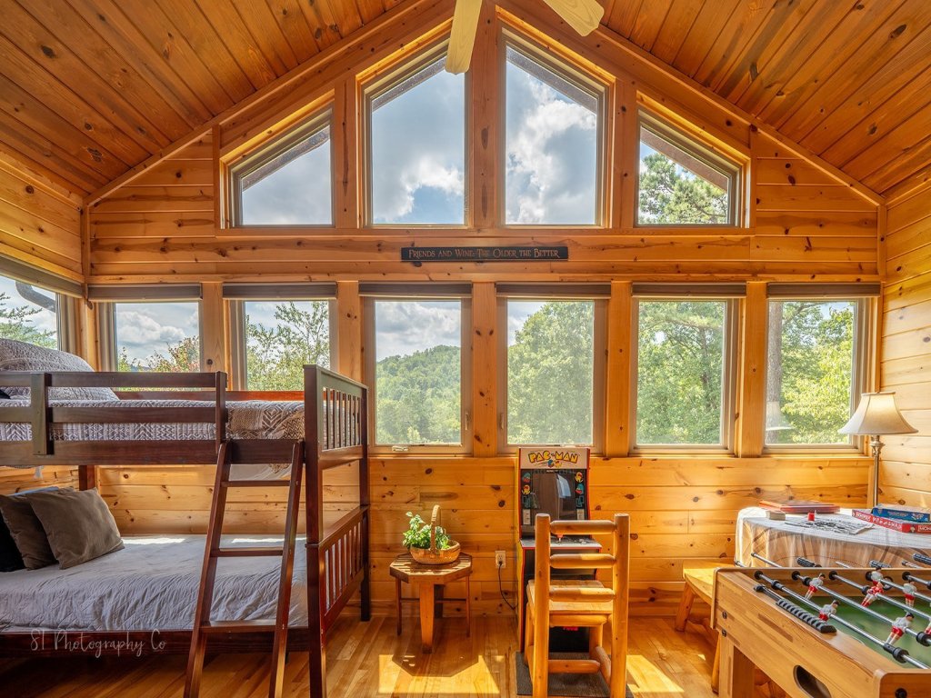 Hunter Jack's Vacation Rental in Sevierville - RedAwning