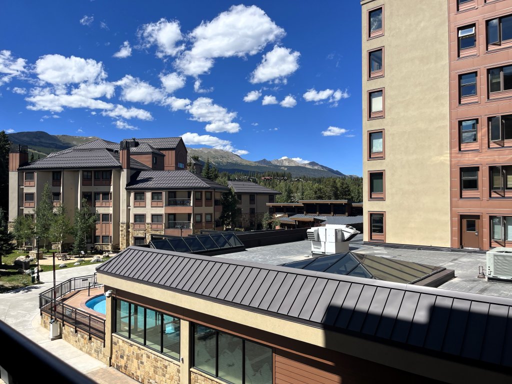 Perfectly located 1Br - Steps to Ski & Apres Fun - Sleeps 4 Vacation Rental in Breckenridge - RedAwning