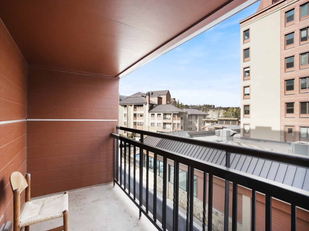 Perfectly located 1Br - Steps to Ski & Apres Fun - Sleeps 4 Vacation Rental in Breckenridge - RedAwning