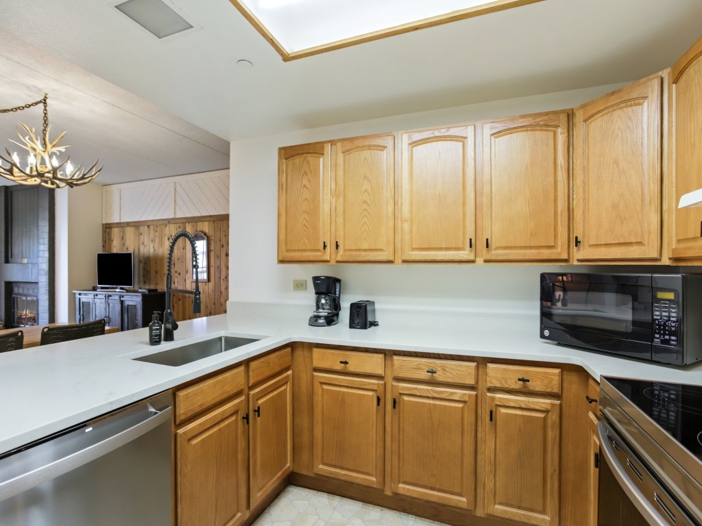Perfectly located 1Br - Steps to Ski & Apres Fun - Sleeps 4 Vacation Rental in Breckenridge - RedAwning