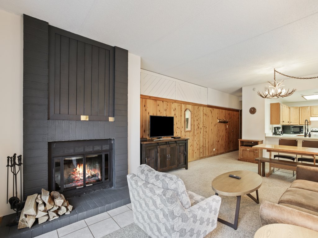 Perfectly located 1Br - Steps to Ski & Apres Fun - Sleeps 4 Vacation Rental in Breckenridge - RedAwning