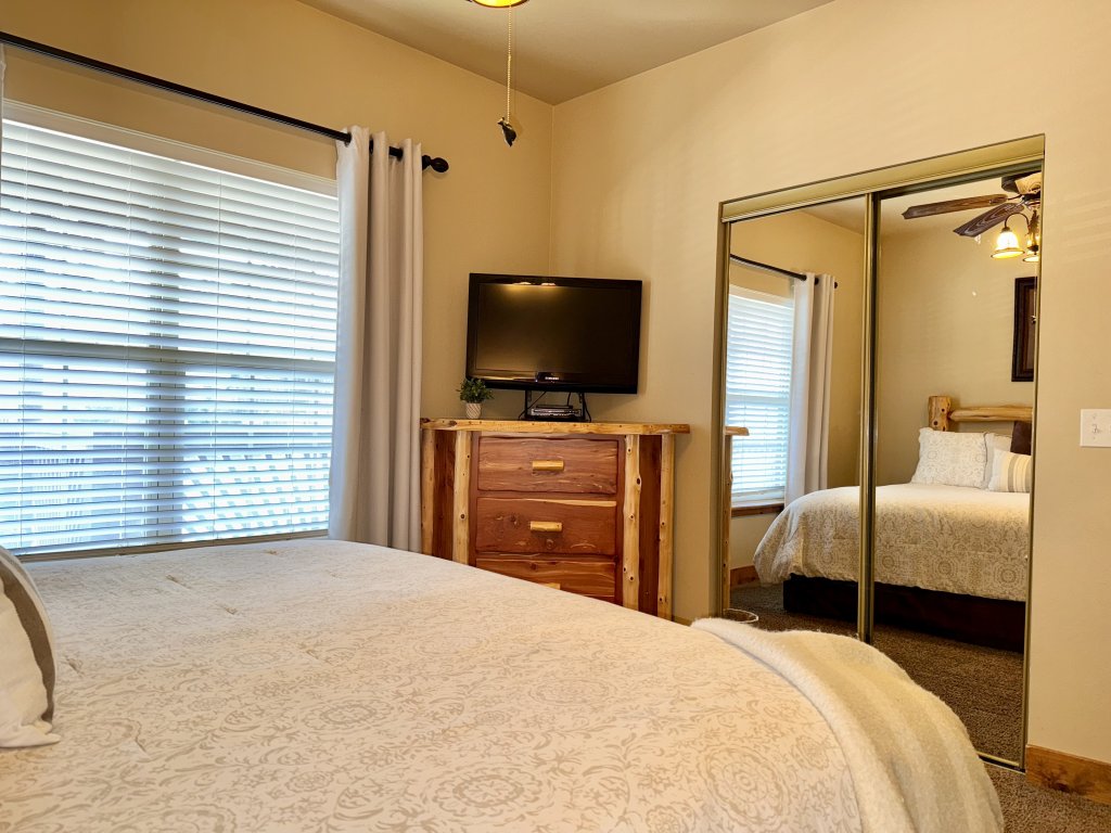 Lodge Style Condo B-8 with Dock Access Vacation Rental in Hollister - RedAwning