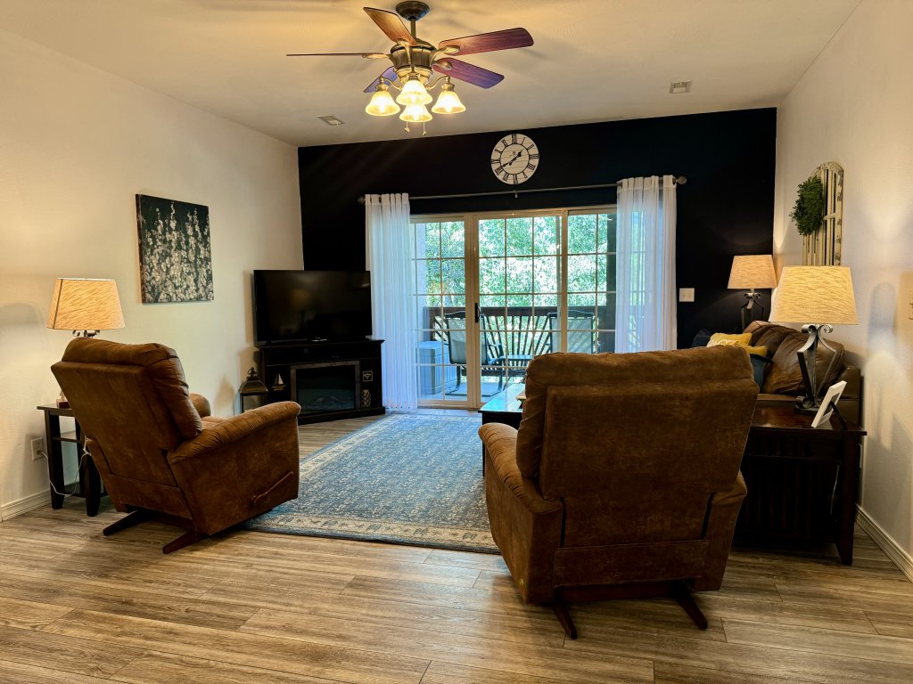 Lake Vacation Condo A-5 on Table Rock Lake Vacation Rental in Hollister - RedAwning