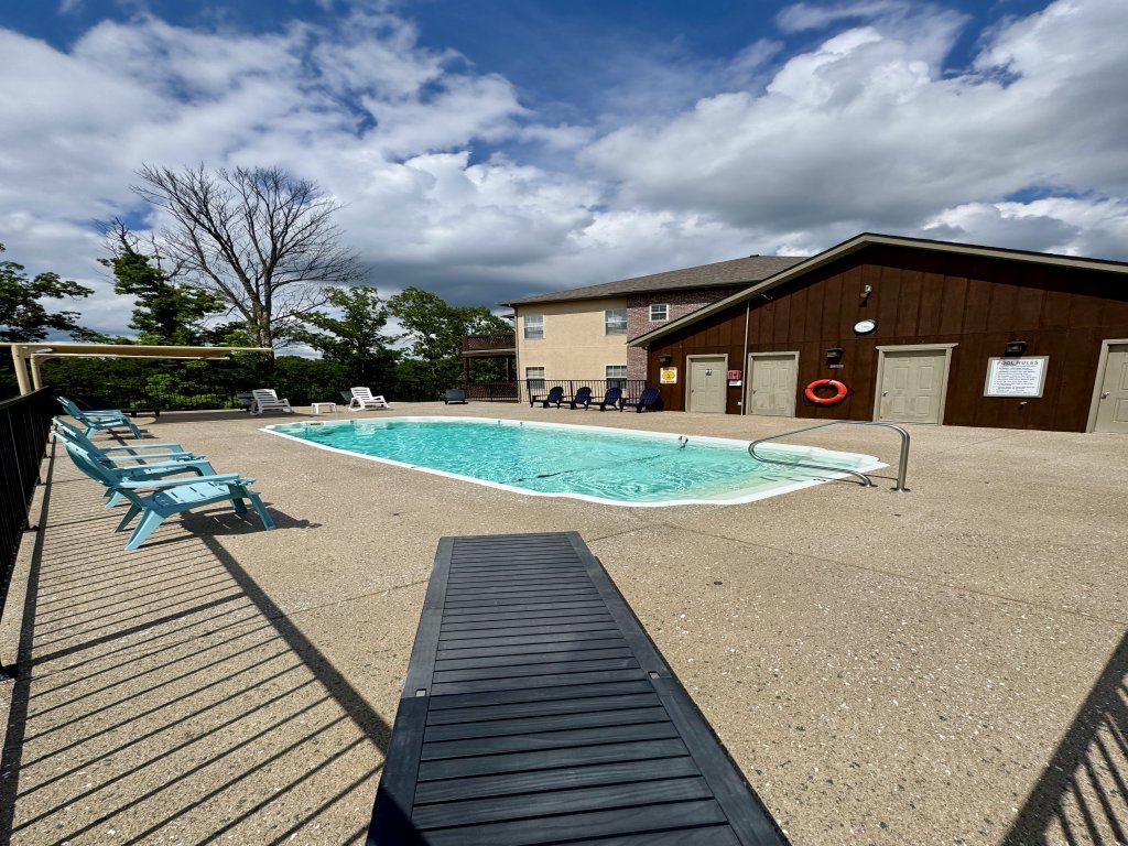 Condo B-5 Vacation Rental in Hollister - RedAwning