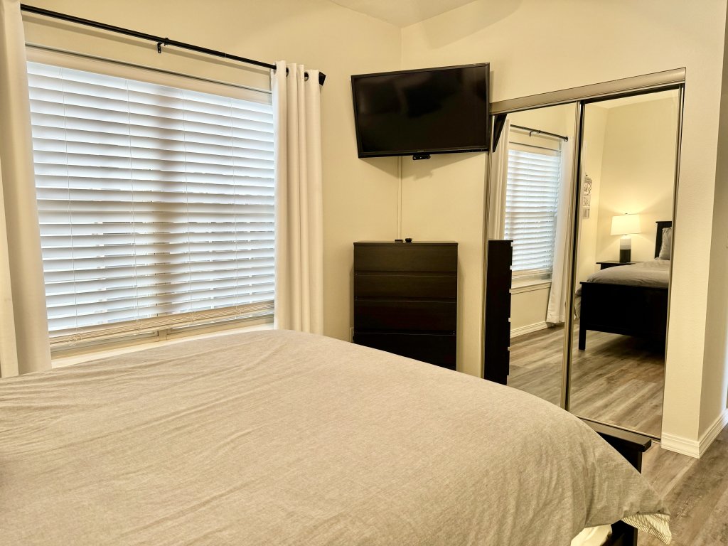 Lower Level Vacation Condo  B-2 with Dock Access Vacation Rental in Hollister - RedAwning