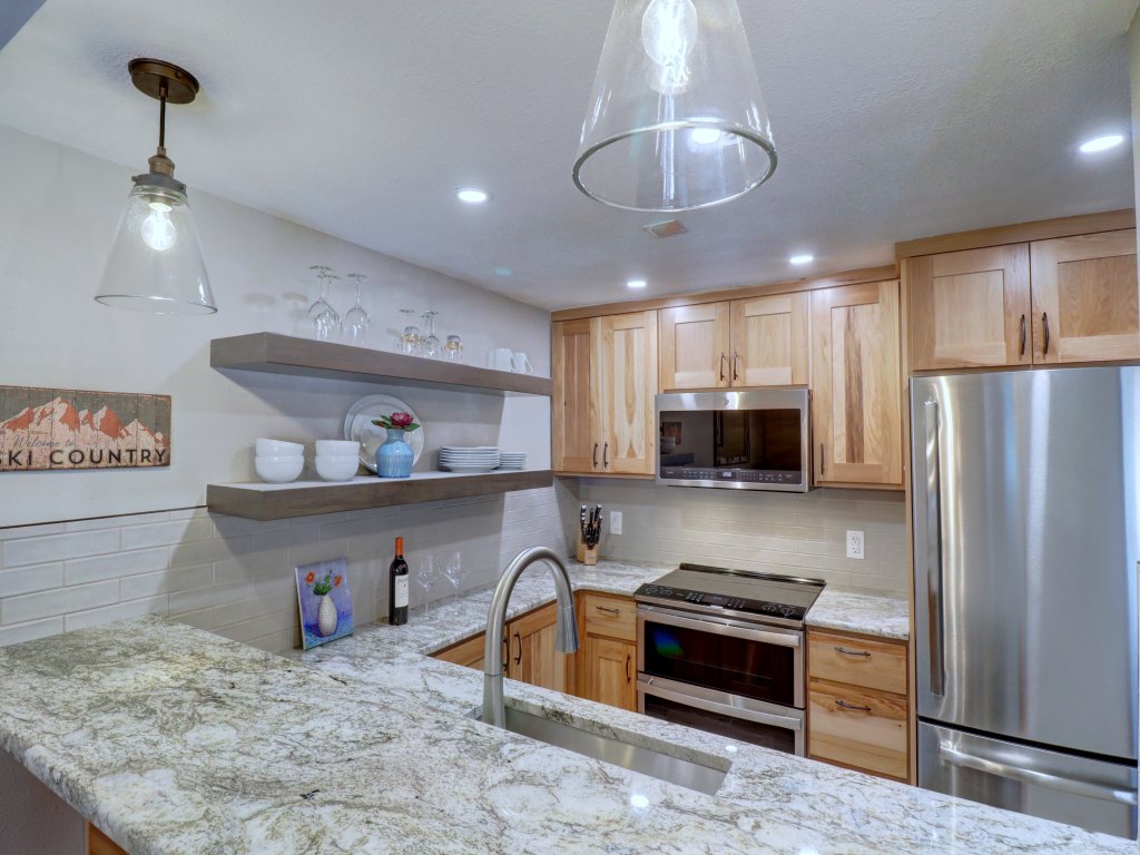 Peregrine Lodge-Remodeled Kitchen-Steps to Super Bee Lift - PG309 Vacation Rental in Copper Mountain - RedAwning