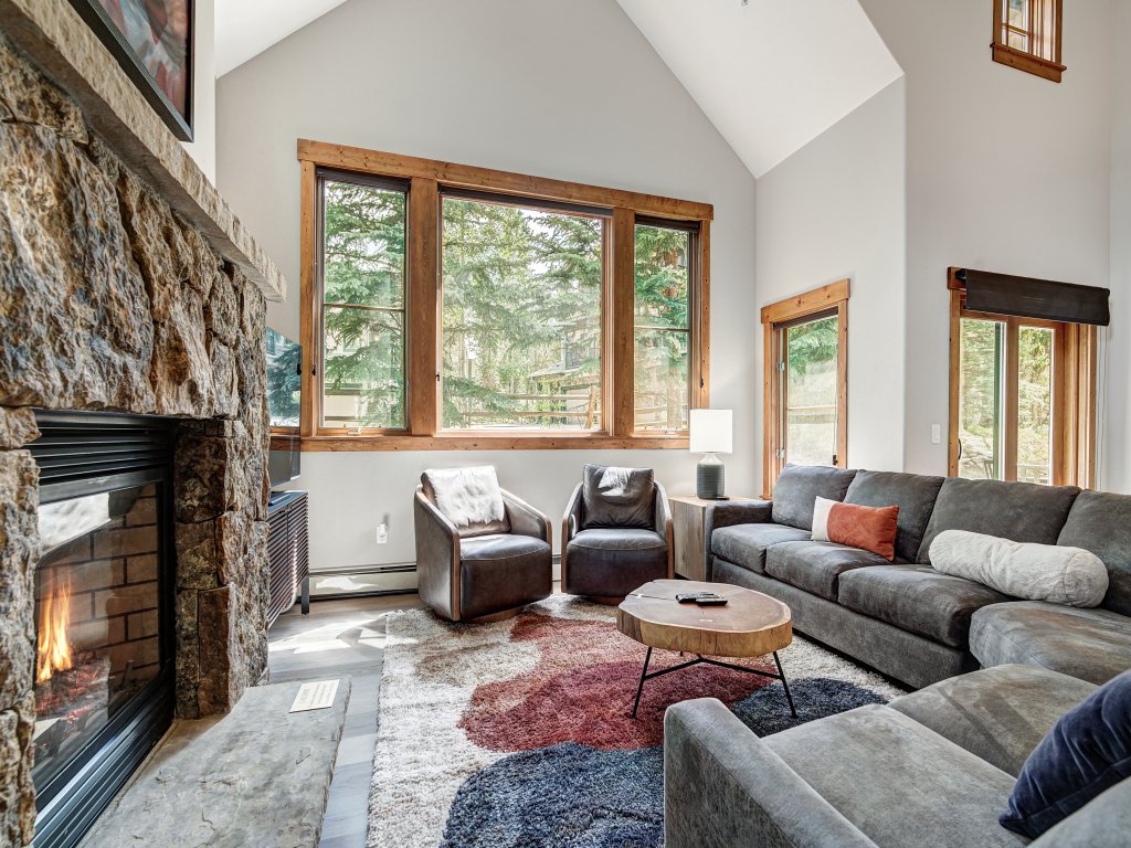 Modern 3Br Mountain Townhouse - Winter Escape Mins to Slopes Vacation Rental in Breckenridge - RedAwning
