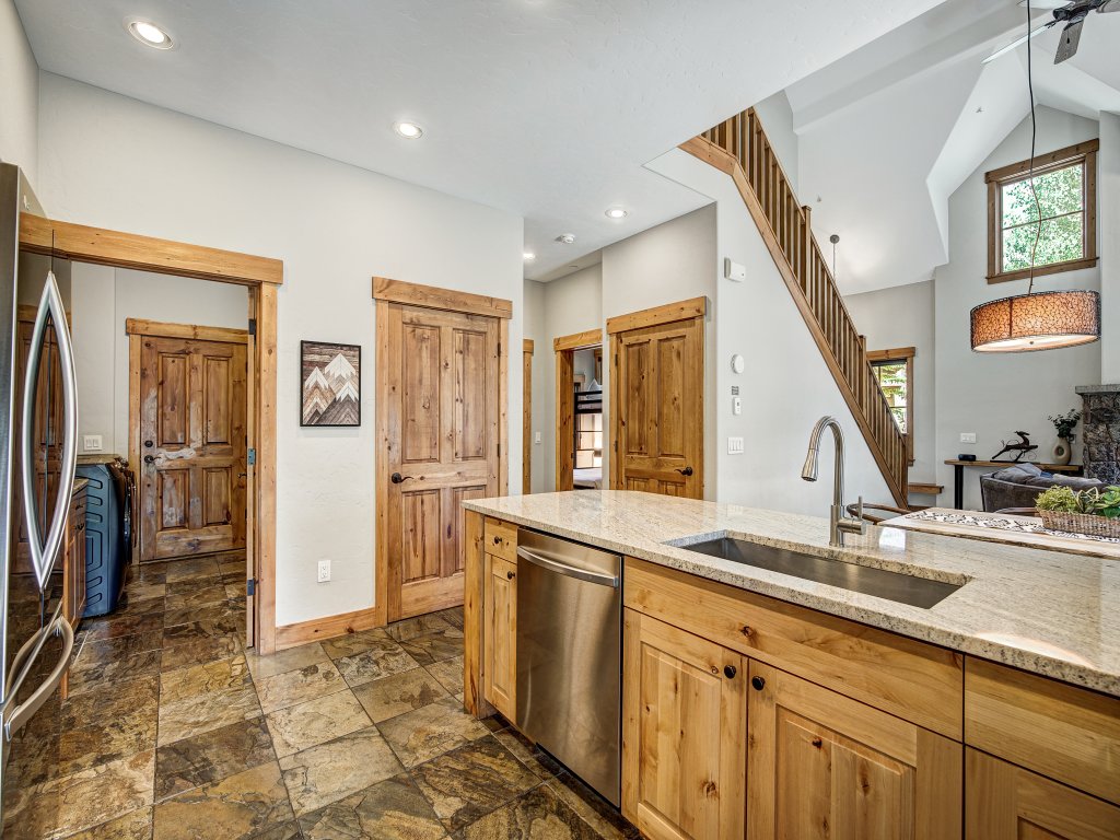 Modern 3Br Mountain Townhouse - Winter Escape Mins to Slopes Vacation Rental in Breckenridge - RedAwning