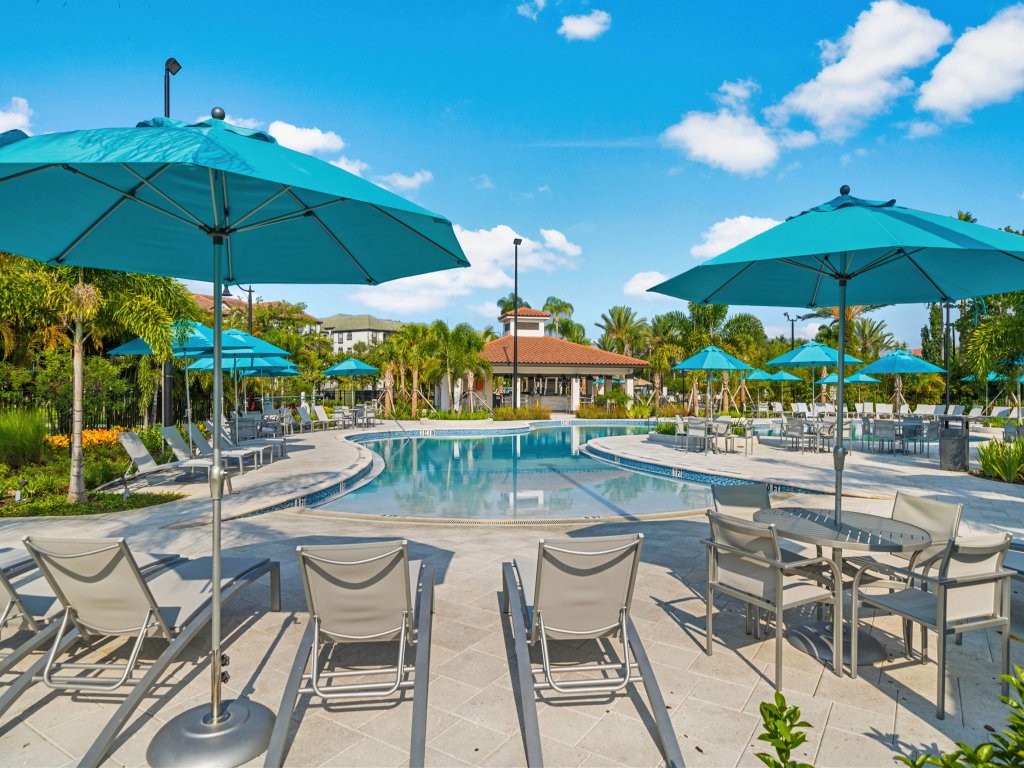Miranda's Gem Deluxe Condo Vacation Rental in Orlando - RedAwning