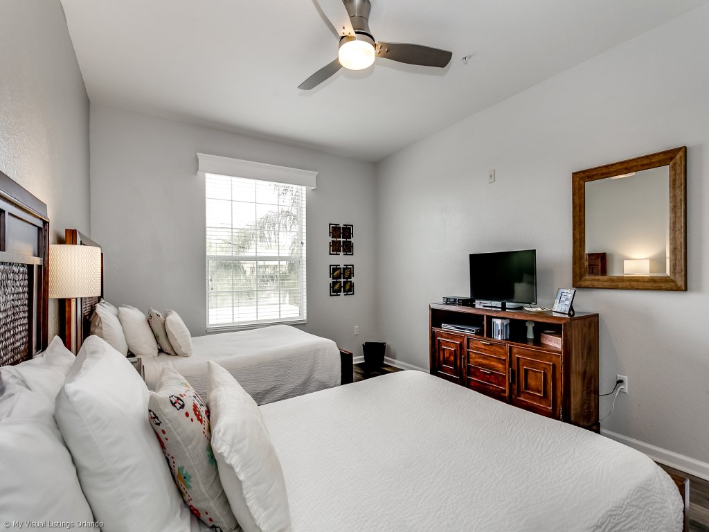 Miranda's Gem Deluxe Condo Vacation Rental in Orlando - RedAwning