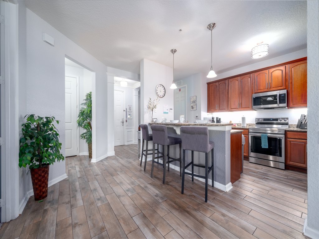 La Vista Lakeview Deluxe Condo Next To Clubhouse  Vacation Rental in Orlando - RedAwning
