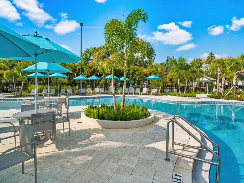 Spring  Lakeview Condo Vacation Rental in Orlando - RedAwning