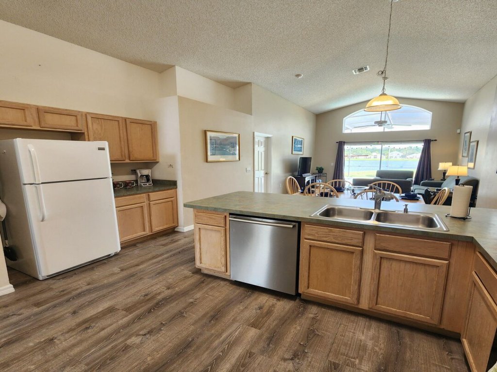 LKB4705AW 4 Bedroom villa in Lake Berkley Vacation Rental in Kissimmee - RedAwning