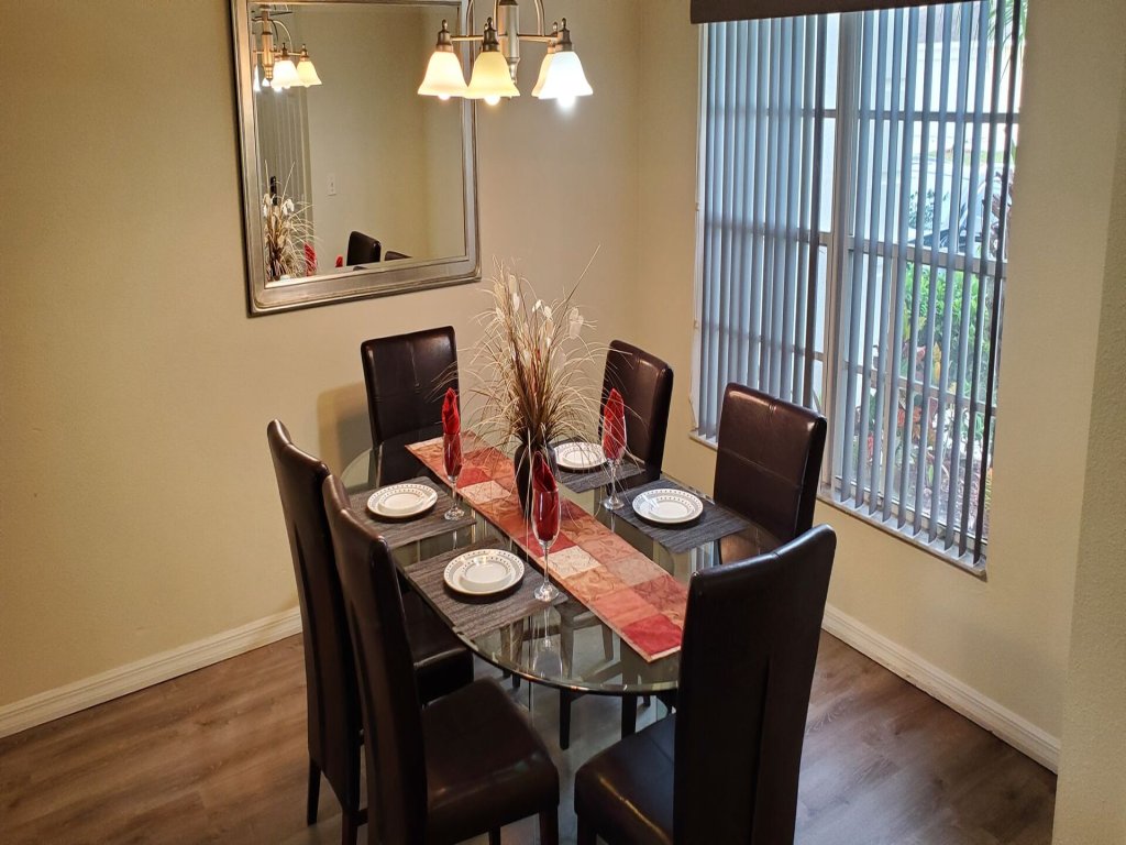WR1057DL 4 Bedroom Villa in Westridge Vacation Rental in Davenport - RedAwning