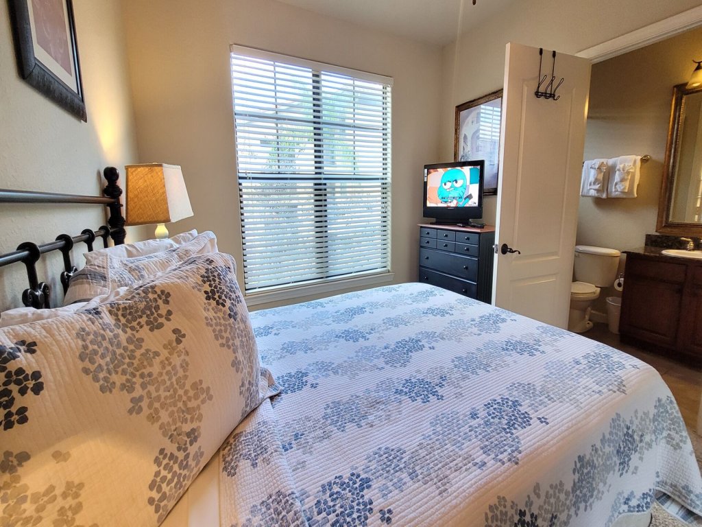 BP521CP 3 Bedroom Condo in Bella Piazza Vacation Rental in Davenport - RedAwning
