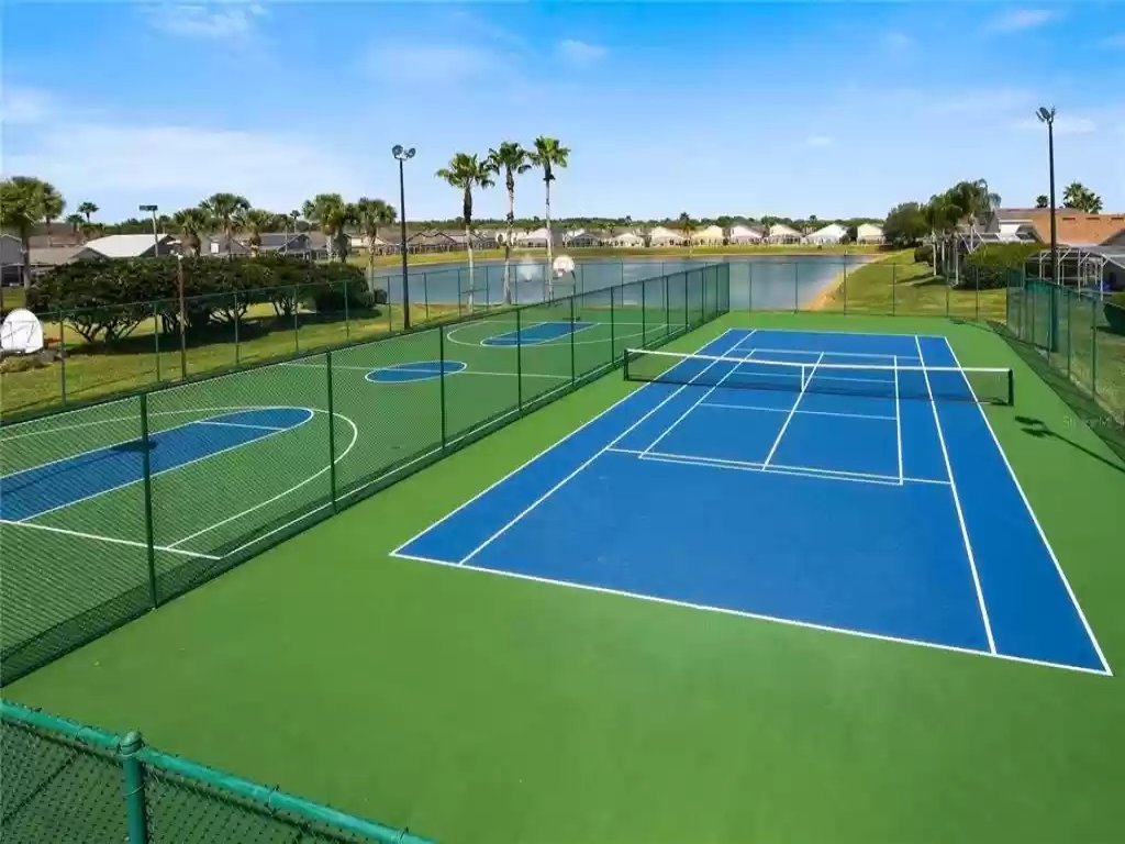 HL740BD 4 Bedroom Villa in Hampton Lakes Vacation Rental in Davenport - RedAwning