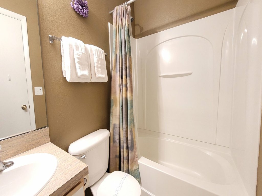 HL740BD 4 Bedroom Villa in Hampton Lakes Vacation Rental in Davenport - RedAwning