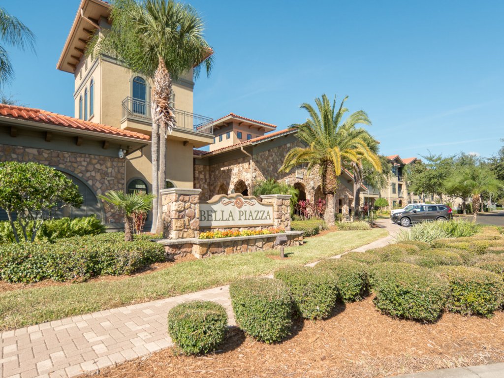 BP432CP 2 Bedroom Condo in Bella Piazza Vacation Rental in Davenport - RedAwning