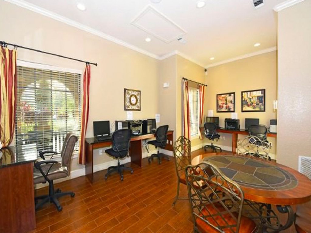 BP432CP 2 Bedroom Condo in Bella Piazza Vacation Rental in Davenport - RedAwning
