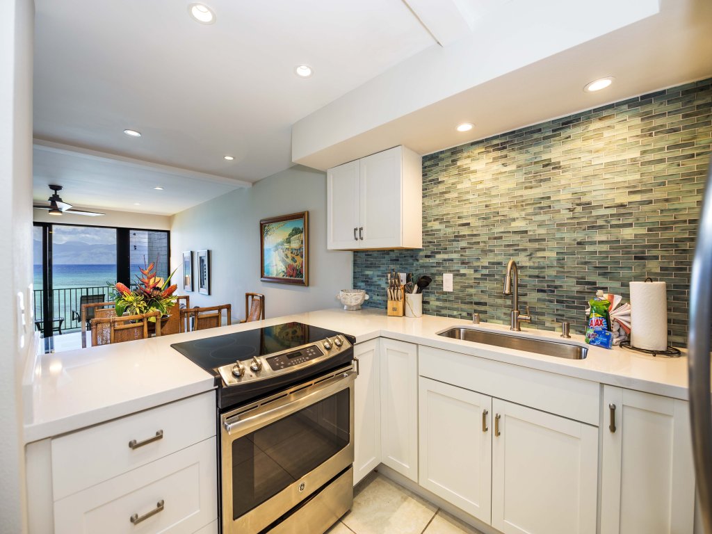 Noelani 304 3 Bedroom/2.5 Bath Condo Vacation Rental in Lahaina - RedAwning
