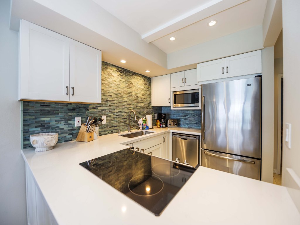 Noelani 304 3 Bedroom/2.5 Bath Condo Vacation Rental in Lahaina - RedAwning