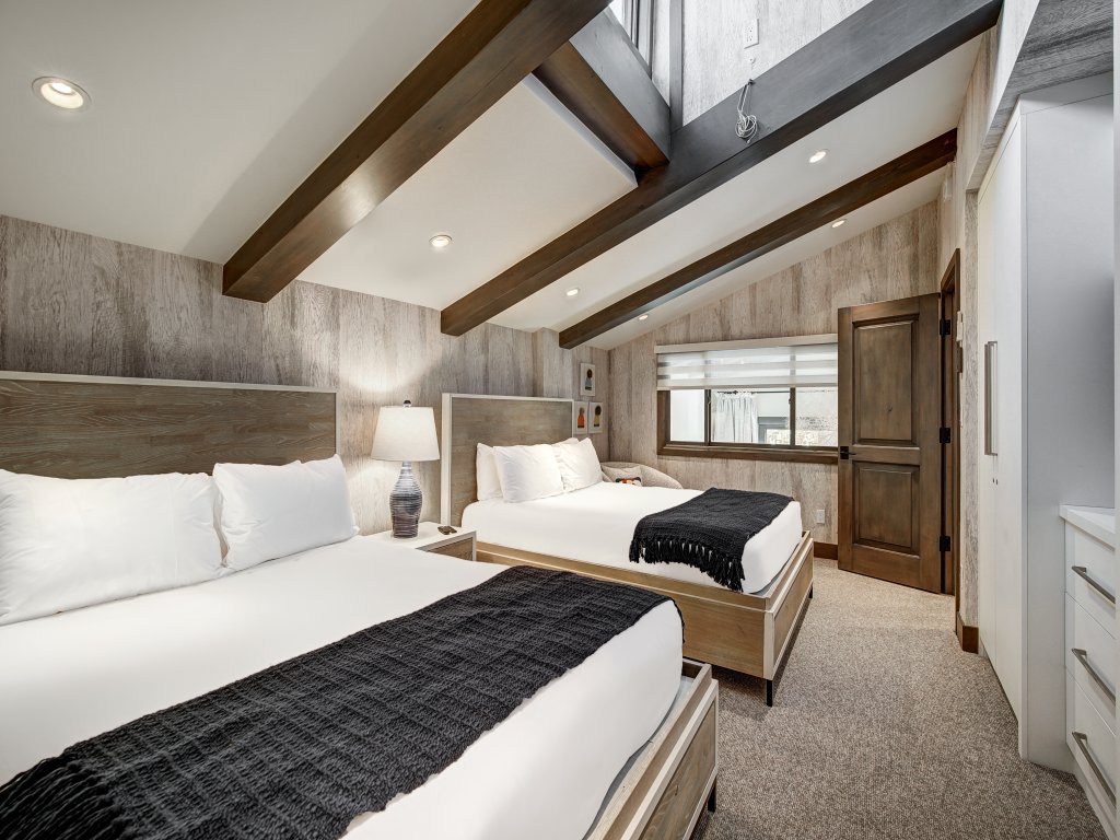 Elegant 3 Bedroom Condo Lodge at Vail Save 20% on 7+ Nights! Vacation Rental in Vail - RedAwning