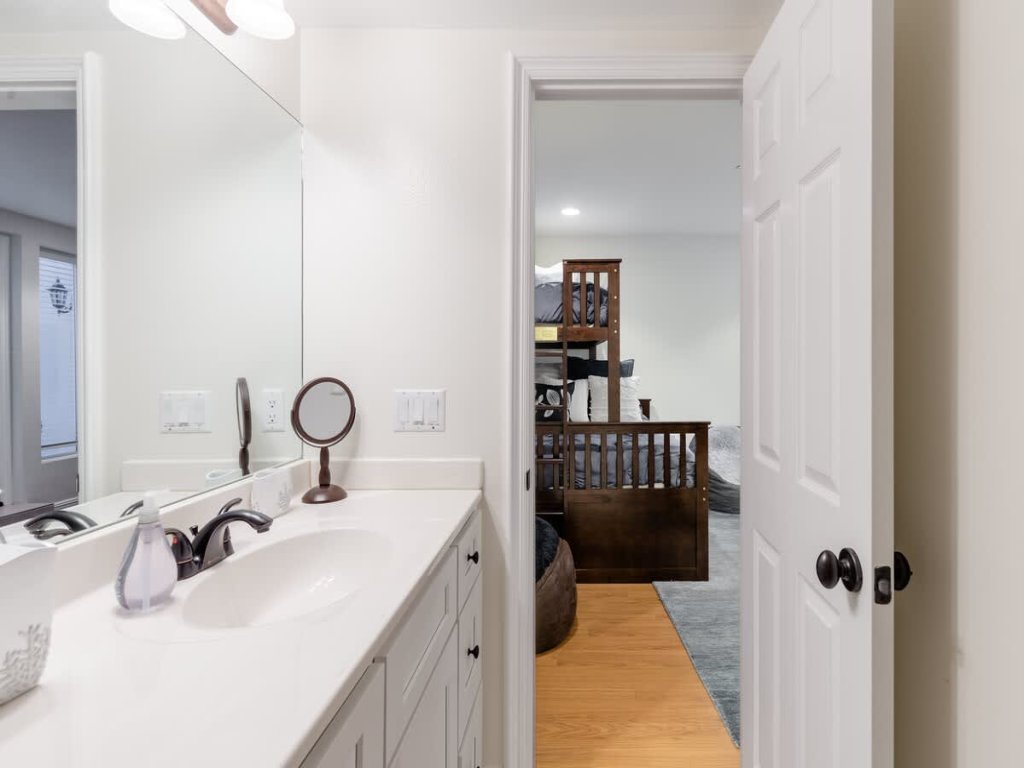 310.5 Iris | CDM Private Townhouse Near the Beach Vacation Rental in Newport Beach - RedAwning