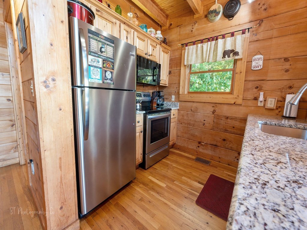 Majestic Eagle Vacation Rental in Sevierville - RedAwning