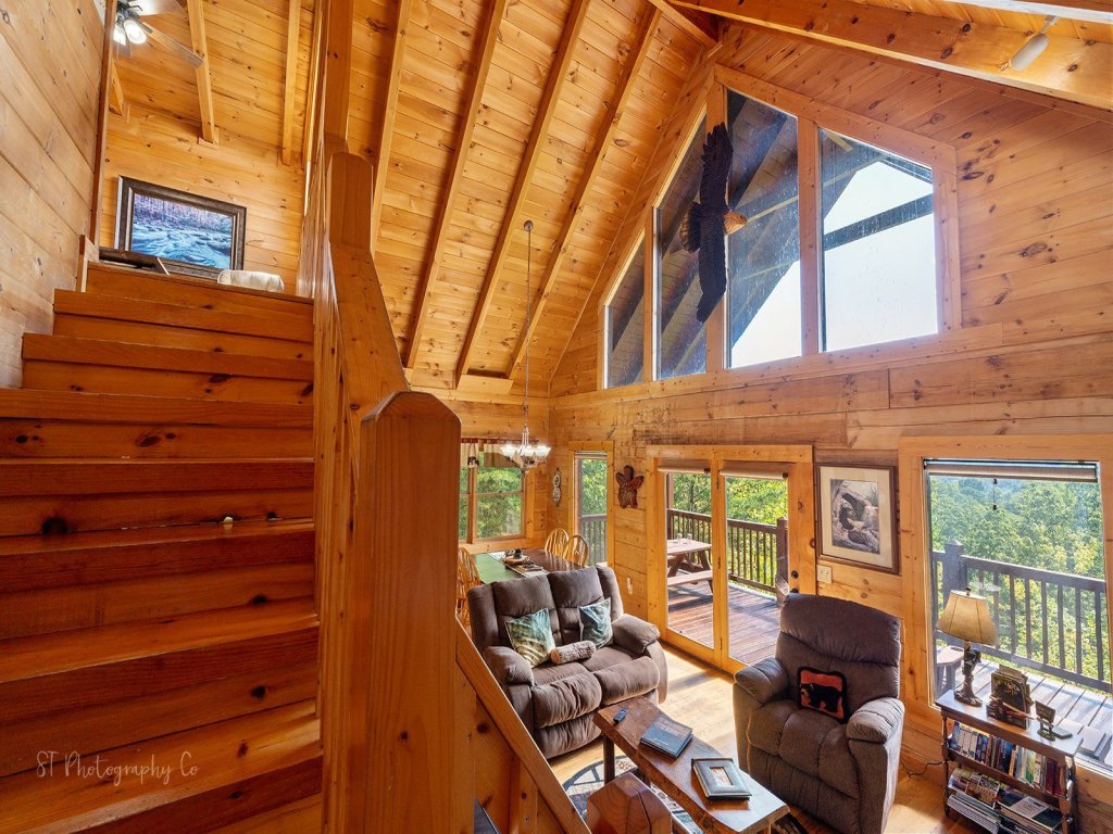 Majestic Eagle Vacation Rental in Sevierville - RedAwning