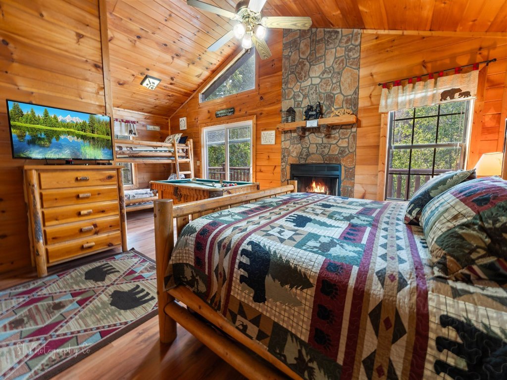 Paw Prints Secluded Mountain View Cabin with Hot Tub and Pool Table Vacation Rental in Sevierville - RedAwning