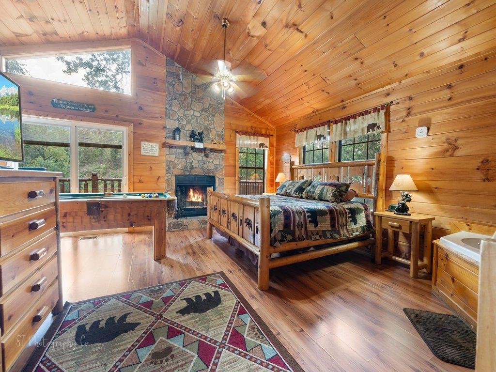 Paw Prints Secluded Mountain View Cabin with Hot Tub and Pool Table Vacation Rental in Sevierville - RedAwning