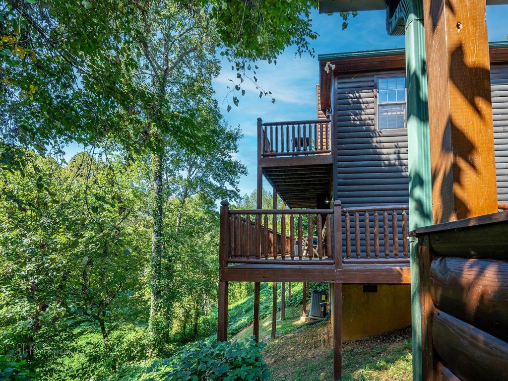 Paw Prints Secluded Mountain View Cabin with Hot Tub and Pool Table Vacation Rental in Sevierville - RedAwning