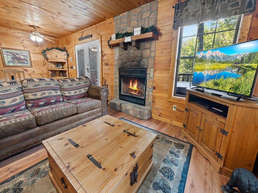 Paw Prints Secluded Mountain View Cabin with Hot Tub and Pool Table Vacation Rental in Sevierville - RedAwning